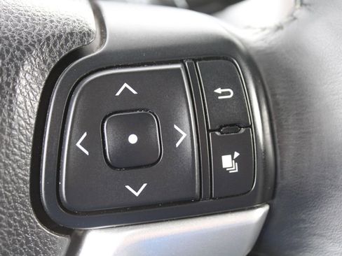 Used 2015 Toyota Highlander XLE image 34