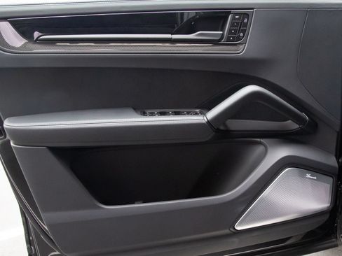 Certified 2026 Porsche Cayenne GTS AWD/4WD image 8