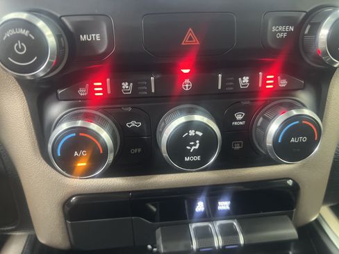 Used 2022 RAM 1500 Laramie AWD/4WD image 22