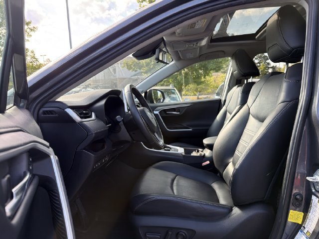 Used 2019 Toyota RAV4 Limited w/ Cold Weather Package AWD/4WD image 11