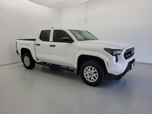 Used 2024 Toyota Tacoma SR RWD image 4