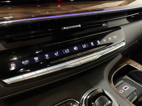 Certified 2023 Cadillac Escalade Sport Platinum w/ LPO, ONYX Package AWD/4WD image 33