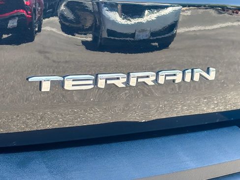 Used 2024 GMC Terrain SLE FWD image 10