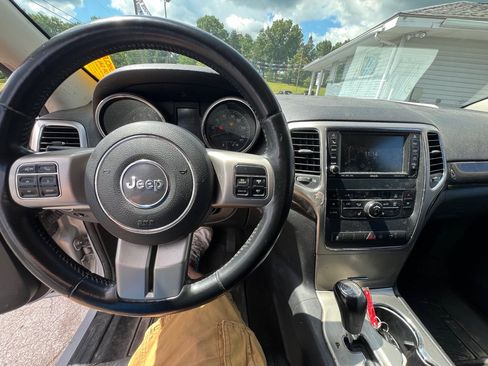 Used 2011 Jeep Grand Cherokee Laredo AWD/4WD image 17