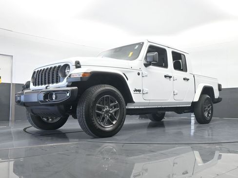 Used 2025 Jeep Gladiator Sport image 49