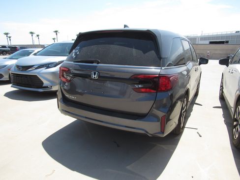 Used 2025 Honda Odyssey EX-L image 3