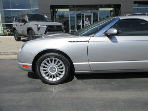 Used 2004 Ford Thunderbird RWD image 2