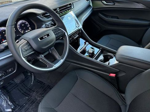 New 2025 Jeep Grand Cherokee L Laredo image 7