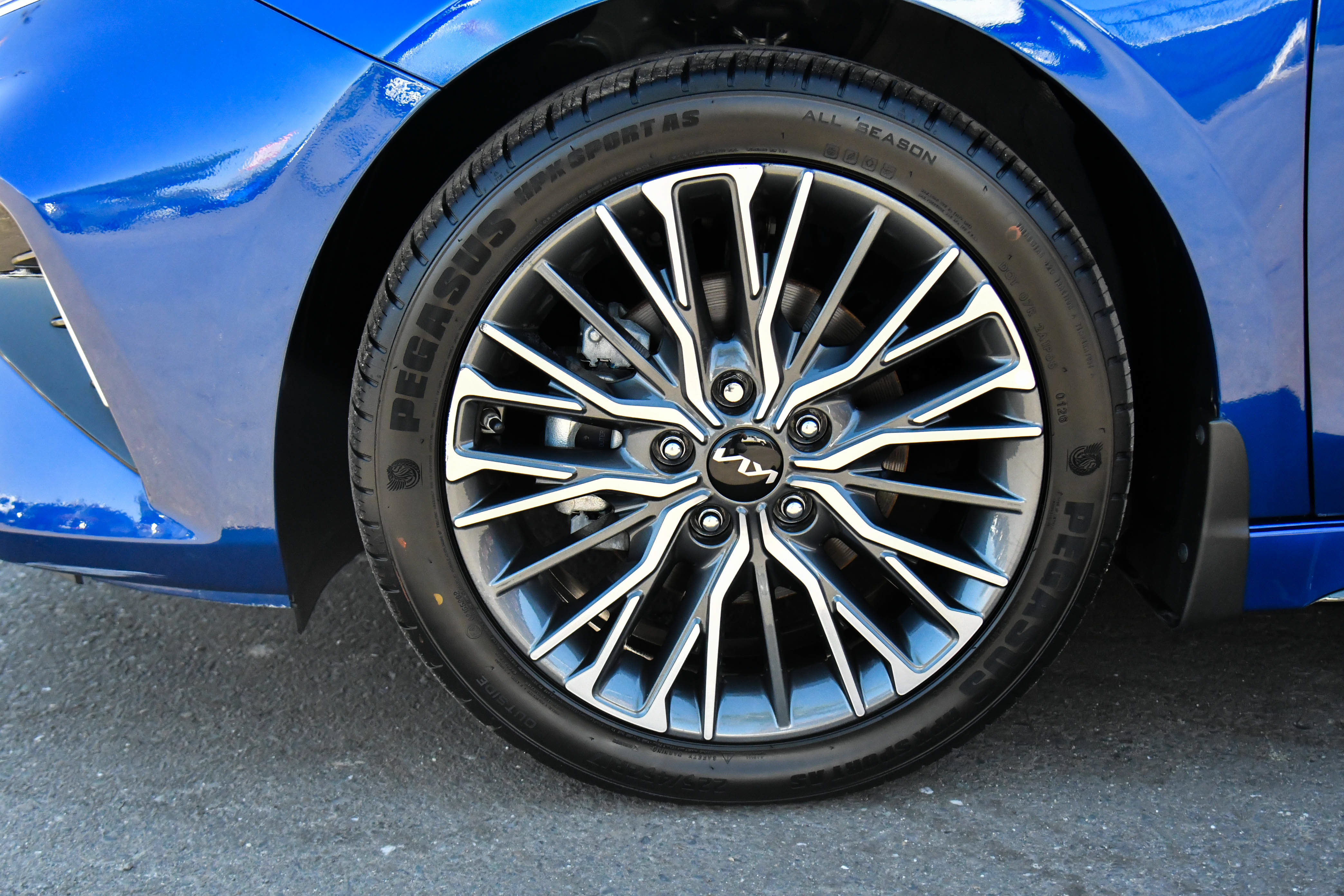 Used 2024 Kia Forte GT-Line w/ GT-Line Premium Package FWD image 12