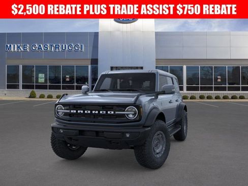 New 2025 Ford Bronco Outer Banks w/ Sasquatch Package image 2