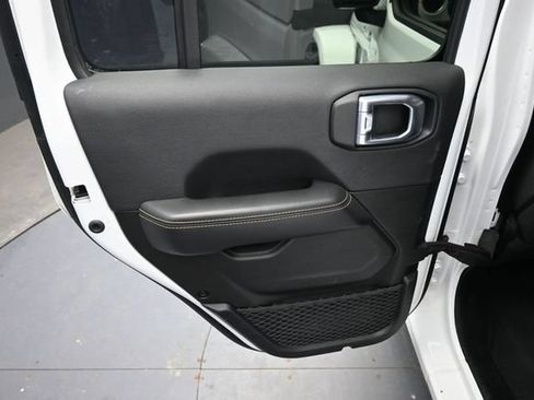 Used 2025 Jeep Wrangler Unlimited Sahara AWD/4WD image 15