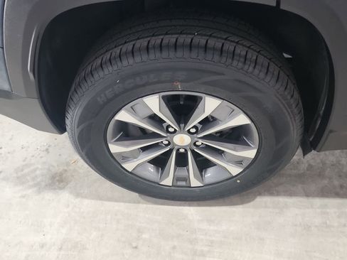 Used 2025 Chevrolet Equinox LT image 13