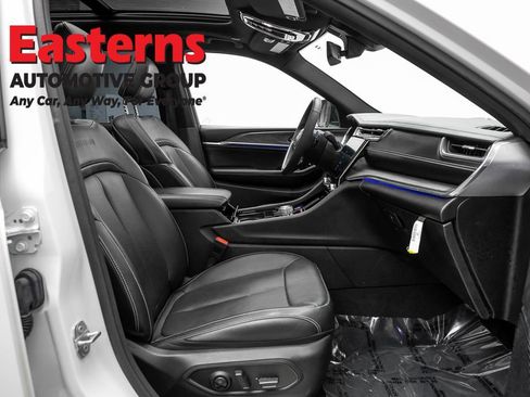 Used 2022 Jeep Grand Cherokee Overland AWD/4WD image 28