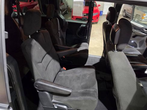 Used 2015 Dodge Grand Caravan SE w/ Quick Order Package 29E SE FWD image 32