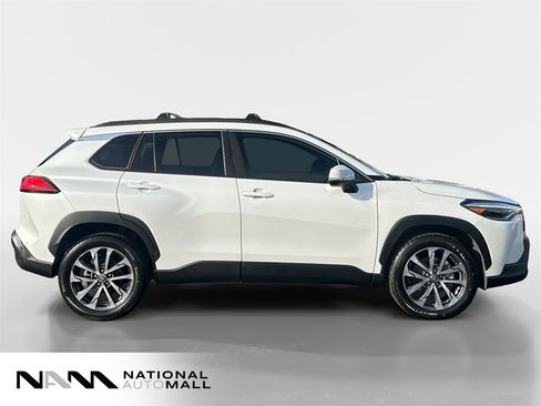 Used 2022 Toyota Corolla Cross XLE w/ Convenience Package image 6