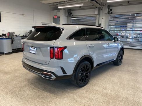 Used 2023 Kia Sorento SX image 5