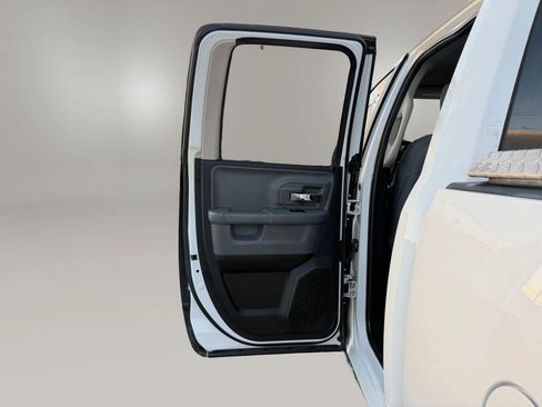 Used 2017 RAM 1500 Classic SLT image 32