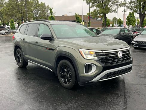Used 2024 Volkswagen Atlas Peak Edition SE AWD/4WD image 5