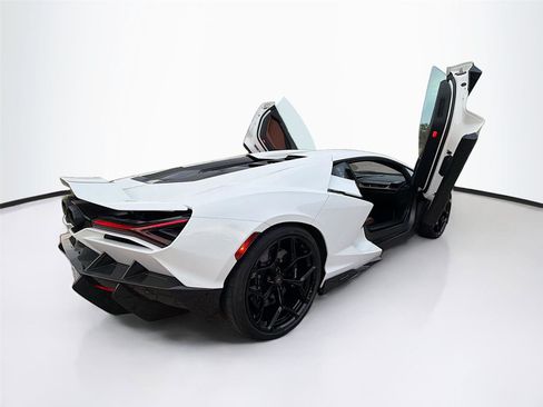 Used 2024 Lamborghini Revuelto image 32