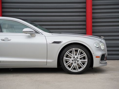 Used 2023 Bentley Flying Spur Plug-In Hybrid image 12