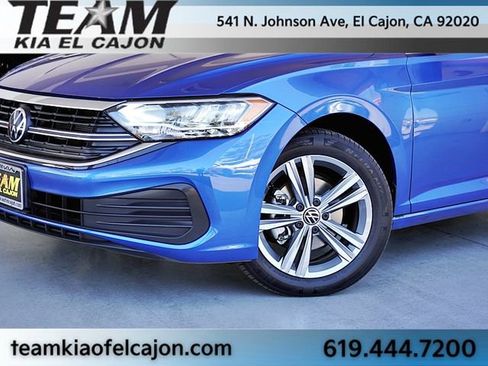 Used 2024 Volkswagen Jetta SE FWD image 3