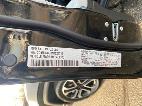 Used 2022 Jeep Compass Limited image 25