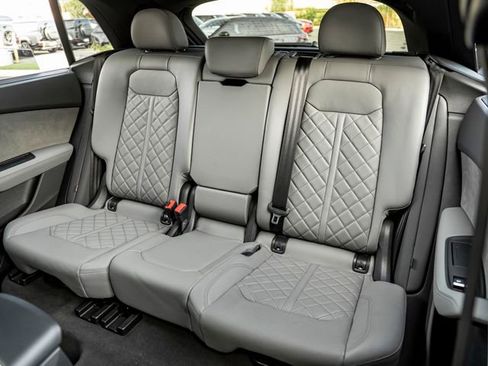 Used 2023 Audi SQ8 Premium Plus AWD/4WD image 28