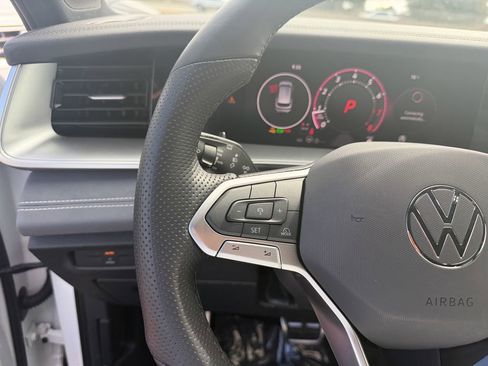 Certified 2026 Volkswagen Tiguan SE R-Line FWD image 18