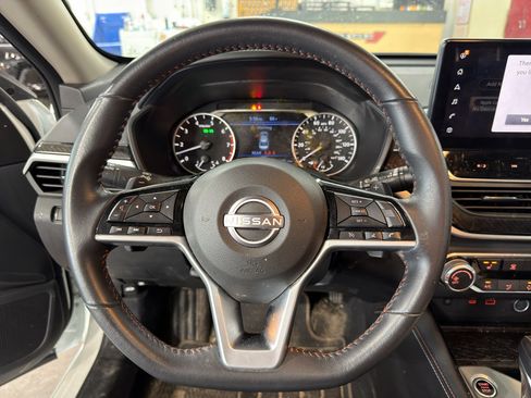 Used 2024 Nissan Altima 2.5 SR w/ SR Premium Package AWD/4WD image 6