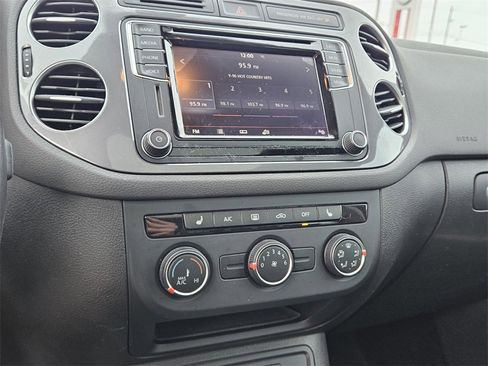 Used 2017 Volkswagen Tiguan Wolfsburg Edition image 20