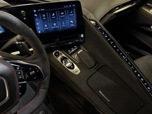 Used 2024 Chevrolet Corvette Stingray Premium Cpe w/ Z51 Performance Package RWD image 5