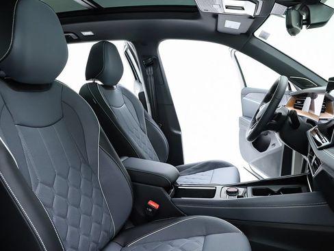 New 2026 Volkswagen Tiguan SEL R-Line AWD/4WD image 36