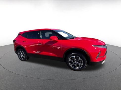 Used 2026 Chevrolet Blazer LT FWD image 2