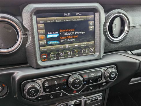 Used 2019 Jeep Wrangler Unlimited Sahara image 25