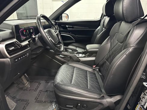 Used 2025 Kia Telluride AWD image 19