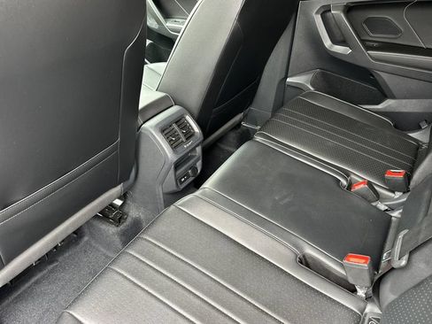 Used 2022 Volkswagen Tiguan SE R-Line FWD image 12