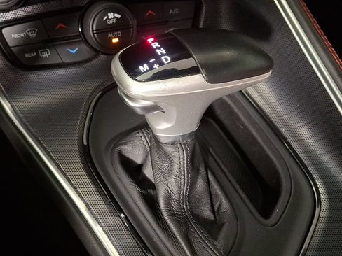 Used 2018 Dodge Challenger R/T Scat Pack w/ Leather Interior Group RWD image 16