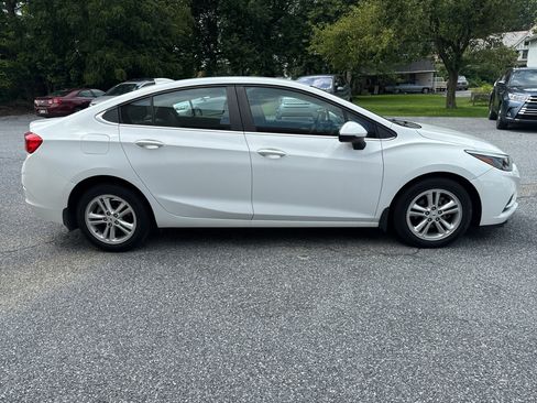 Used 2017 Chevrolet Cruze LT FWD image 6