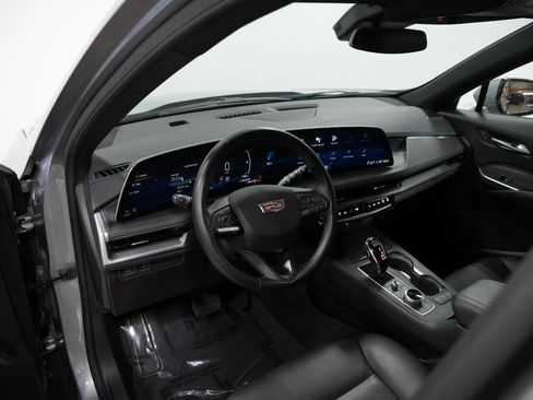 Used 2025 Cadillac XT4 Premium Luxury image 28