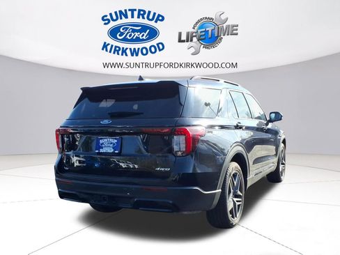 Used 2025 Ford Explorer ST-Line w/ ST-Line Street Pack image 3