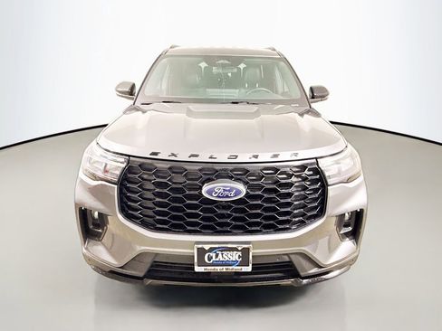 Used 2025 Ford Explorer ST-Line w/ ST-Line Street Pack AWD/4WD image 2