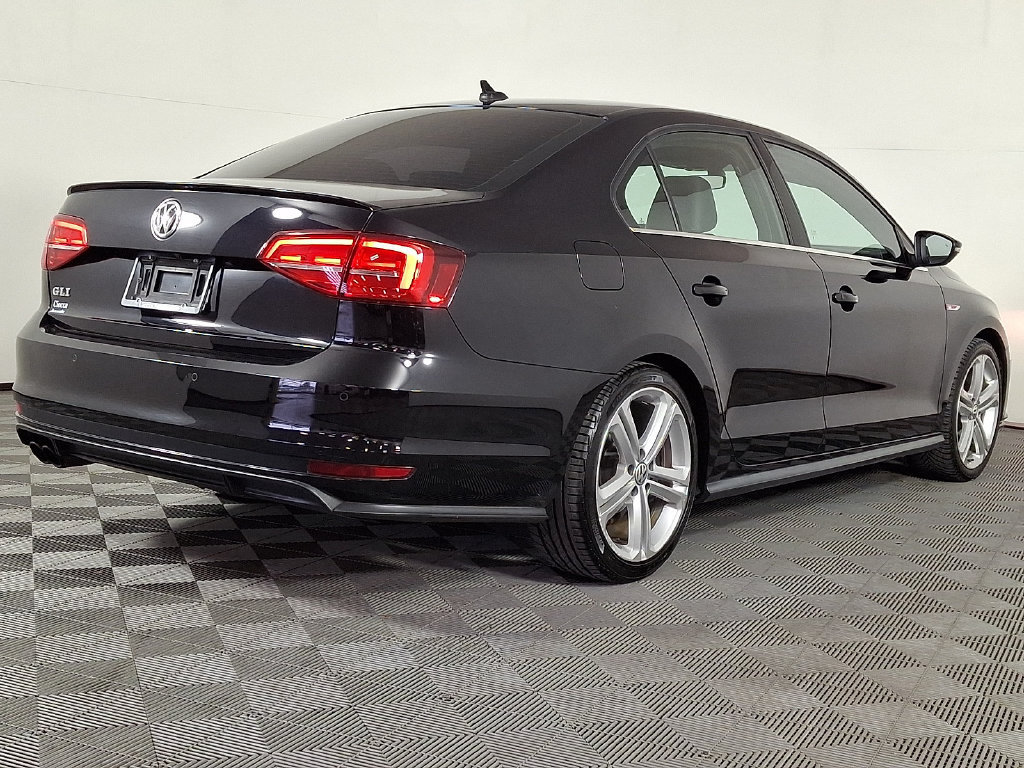 Used 2017 Volkswagen Jetta GLI FWD image 9
