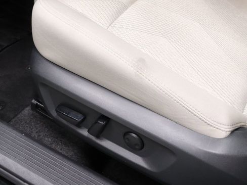 Certified 2025 Nissan Rogue SV image 23