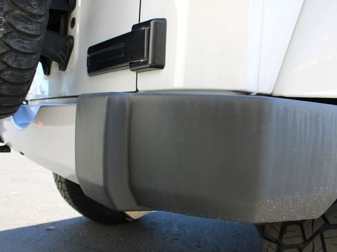 Used 2018 Jeep Wrangler Unlimited Sahara w/ Connectivity Group image 40