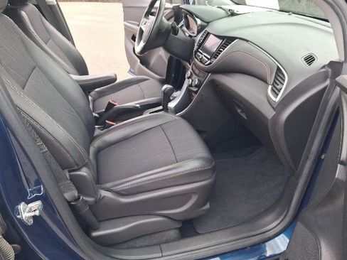 Used 2020 Chevrolet Trax LT AWD/4WD image 30