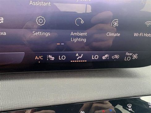 Used 2025 Buick Enclave Preferred AWD/4WD image 18