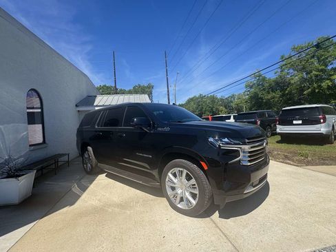 Used 2023 Chevrolet Suburban High Country AWD/4WD image 4