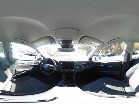 Used 2025 Toyota Camry LE image 40