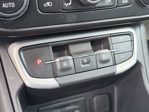 Used 2024 GMC Terrain SLT FWD image 28