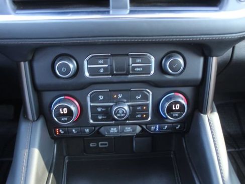 Used 2024 Chevrolet Tahoe High Country AWD/4WD image 34